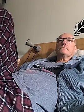 Snapshot of bogland33 chatting on September 11, 10:15 am bogland33 online show from September 11, 10:15 am