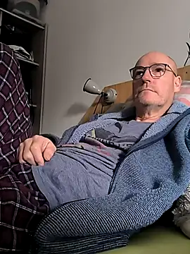 Snapshot of bogland33 chatting on September 12, 7:30 am bogland33 online show from September 12, 7:30 am