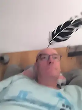 Snapshot of bogland33 chatting on September 14, 2:16 pm bogland33 online show from September 14, 2:16 pm