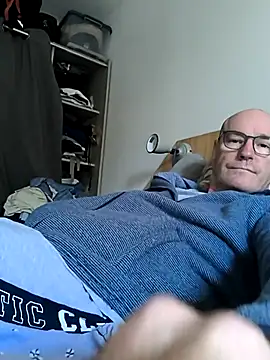 Snapshot of bogland33 chatting on September 16, 8:15 am bogland33 online show from September 16, 8:15 am