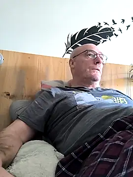 Snapshot of bogland33 chatting on September 19, 8:16 am bogland33 online show from September 19, 8:16 am