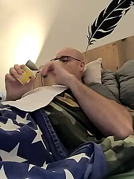 Snapshot of bogland33 chatting on September 22, 9:17 pm bogland33 online show from September 22, 9:17 pm