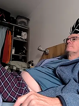 Snapshot of bogland33 chatting on September 25, 4:54 pm bogland33 online show from September 25, 4:54 pm