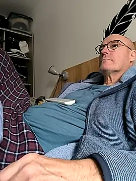 Snapshot of bogland33 chatting on September 26, 11:36 am bogland33 online show from September 26, 11:36 am