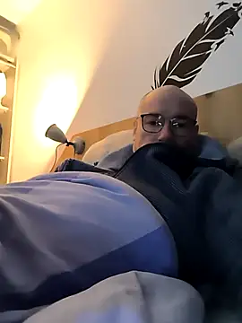 Snapshot of bogland33 chatting on September 27, 12:15 am bogland33 online show from September 27, 12:15 am