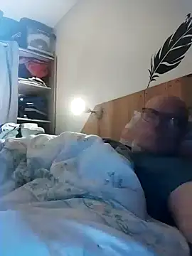 Snapshot of bogland33 chatting on October 20, 12:00 am bogland33 online show from October 20, 12:00 am