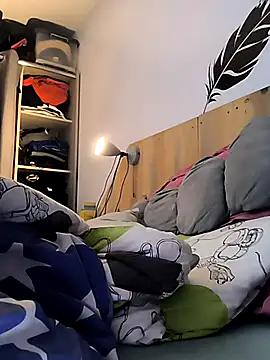 Snapshot of bogland33 chatting on October 26, 6:47 pm bogland33 online show from October 26, 6:47 pm