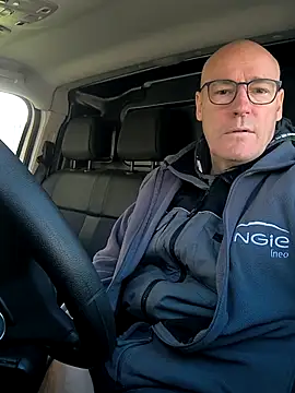 Snapshot of bogland33 chatting on October 27, 11:36 am bogland33 online show from October 27, 11:36 am