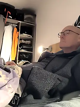 bogland33 online show from December 14, 10:14 pm