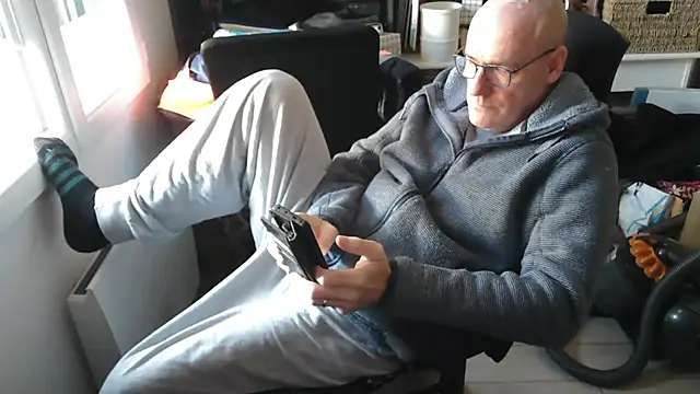 bogland33 online show from February 23, 1:08 pm