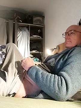 bogland33 online show from March 8, 9:07 pm