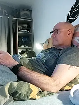 bogland33 online show from March 18, 7:28 pm