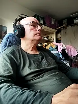 bogland33 online show from March 29, 10:15 am