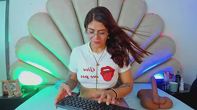 Snapshot of Anna__Spencer chatting on February 18, 12:39 pm Anna  Spencer online show from February 18, 12:39 pm