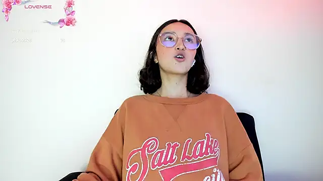 its  angelica  online show from January 9, 9:47 pm