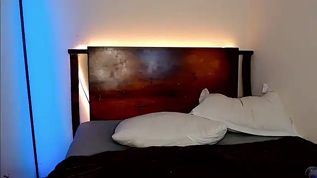 Snapshot of MimiRodriguez chatting on December 3, 8:49 am MimiRodriguez online show from December 3, 8:49 am