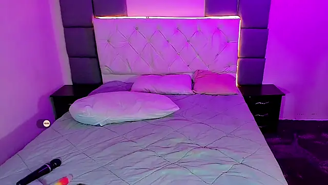 Snapshot of MimiRodriguez chatting on January 29, 7:15 am MimiRodriguez online show from January 29, 7:15 am