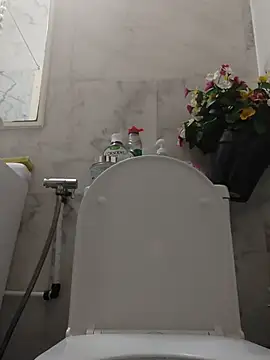 Snapshot of HungJonny99 chatting on October 12, 2:10 am HungJonny99 online show from October 12, 2:10 am