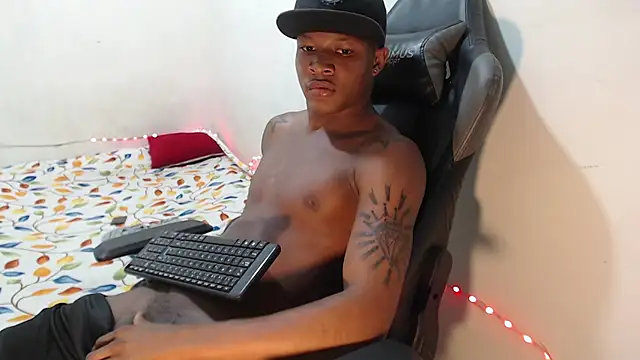 Snapshot of Alid_17 chatting on December 11, 12:44 am Alid 17 online show from December 11, 12:44 am