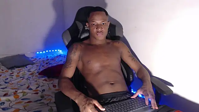 Snapshot of Alid_17 chatting on December 12, 5:42 am Alid 17 online show from December 12, 5:42 am