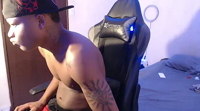 Snapshot of Alid_17 chatting on January 19, 2:36 am Alid 17 online show from January 19, 2:36 am