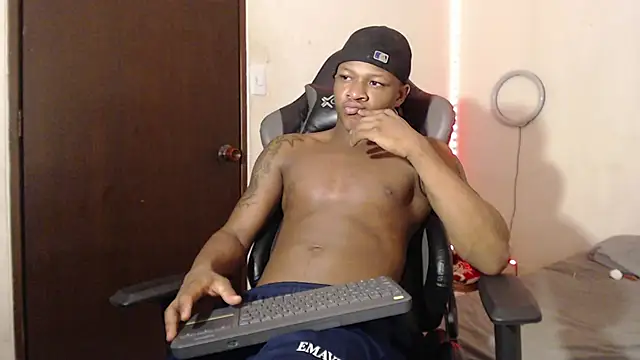 Snapshot of Alid_17 chatting on January 20, 10:37 pm Alid 17 online show from January 20, 10:37 pm