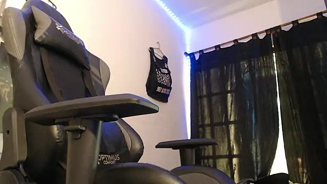 Snapshot of Alid_17 chatting on January 29, 2:21 pm Alid 17 online show from January 29, 2:21 pm