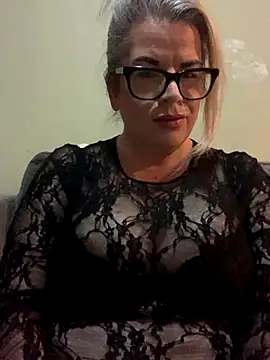 curvy-Ruby-Uk online show from December 7, 9:33 pm