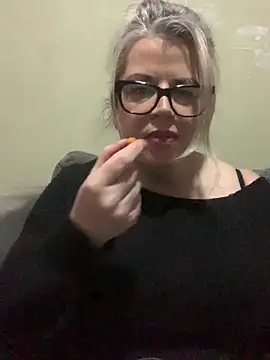 curvy-Ruby-Uk online show from December 8, 3:24 pm