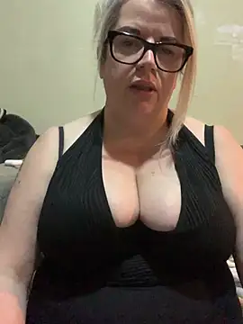 curvy-Ruby-Uk online show from January 11, 8:10 pm