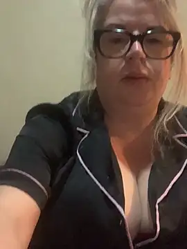 curvy-Ruby-Uk online show from January 13, 7:43 am