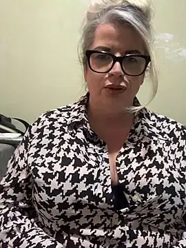 curvy-Ruby-Uk online show from January 15, 4:00 pm