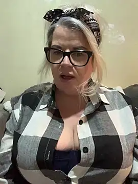 curvy-Ruby-Uk online show from January 16, 9:19 pm