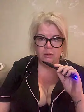 curvy-Ruby-Uk online show from February 1, 6:10 am