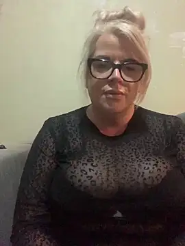 curvy-Ruby-Uk online show from February 2, 10:39 pm