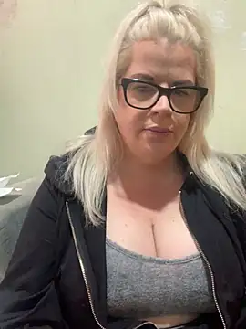 curvy-Ruby-Uk online show from February 10, 3:10 pm