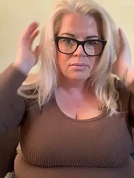 curvy-Ruby-Uk online show from February 24, 3:53 pm
