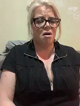 curvy-Ruby-Uk online show from February 28, 9:33 pm