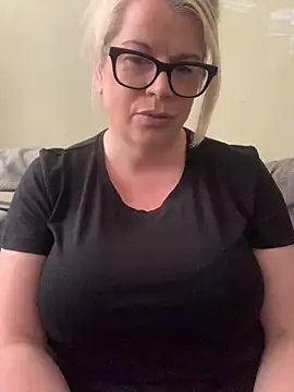 curvy-Ruby-Uk online show from March 22, 1:52 pm