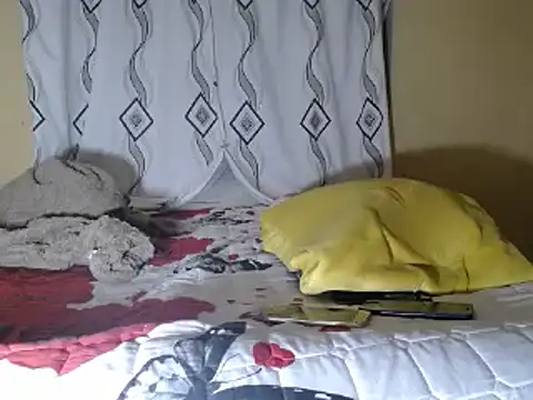 Snapshot of SexyRed18 chatting on December 13, 2:32 am SexyRed18 online show from December 13, 2:32 am