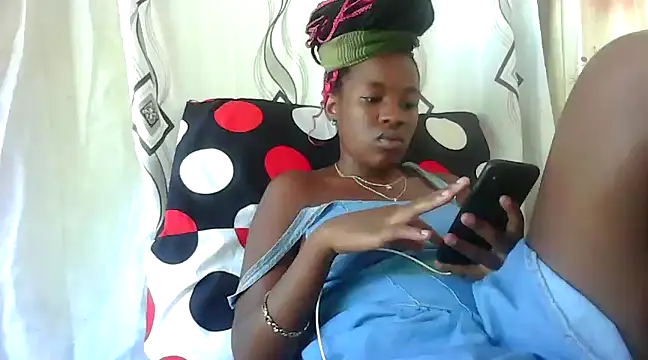 Snapshot of SexyRed18 chatting on December 28, 10:14 am SexyRed18 online show from December 28, 10:14 am