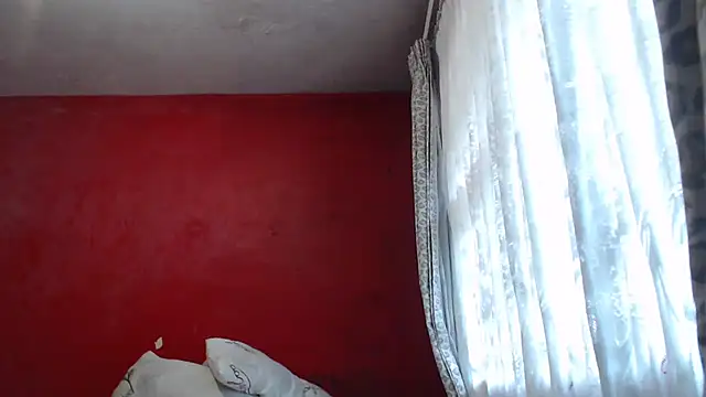 Snapshot of SexyRed18 chatting on March 18, 6:14 am SexyRed18 online show from March 18, 6:14 am