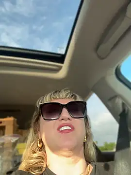 Snapshot of Babette_xox chatting on June 2, 12:01 am Babette xox online show from June 2, 12:01 am