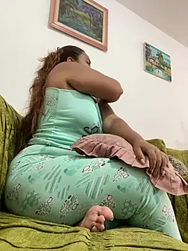 Evabigass online show from May 6, 1:05 pm