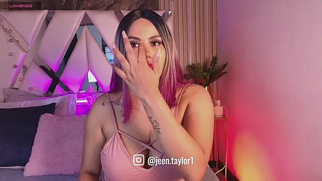 Snapshot of Jeen_Taylor chatting on October 19, 1:45 pm Jeen Taylor online show from October 19, 1:45 pm