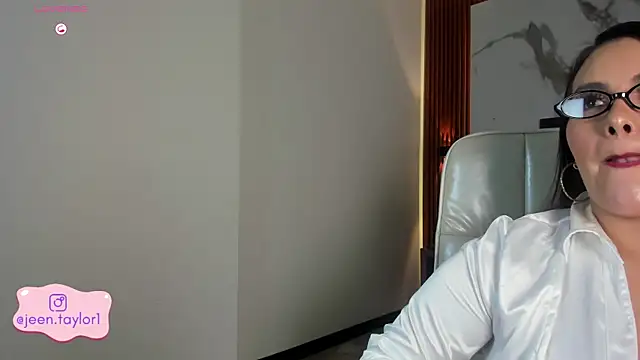 Snapshot of Jeen_Taylor chatting on October 27, 8:13 pm Jeen Taylor online show from October 27, 8:13 pm