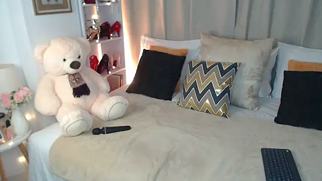 AnnaRouge online show from April 2, 1:36 am