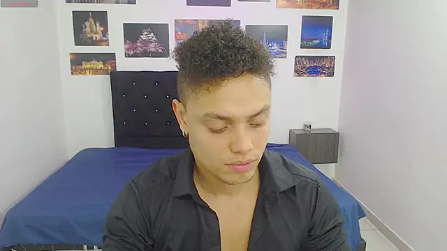 Snapshot of Booy_Hott chatting on December 7, 3:08 pm Booy Hott online show from December 7, 3:08 pm