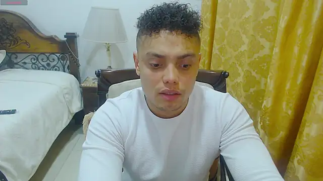 Snapshot of Booy_Hott chatting on March 4, 1:34 am Booy Hott online show from March 4, 1:34 am