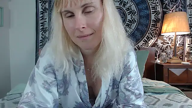Snapshot of Cutikatxoxo chatting on January 9, 2:11 am Cutikatxoxo online show from January 9, 2:11 am